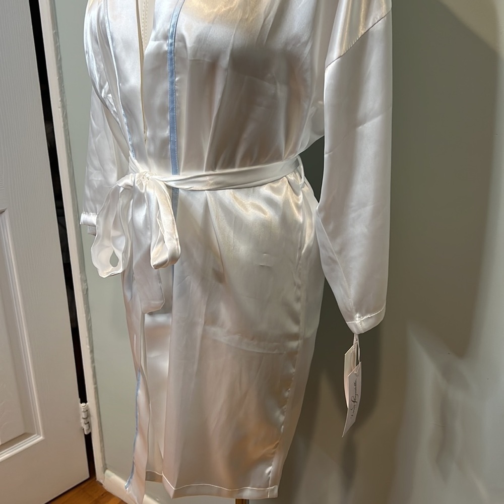 NWT MRS. Robe for Bride - Picture 6 of 12